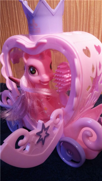Игрушка Пони Принцесса с аксессуарами, в карете - фотография