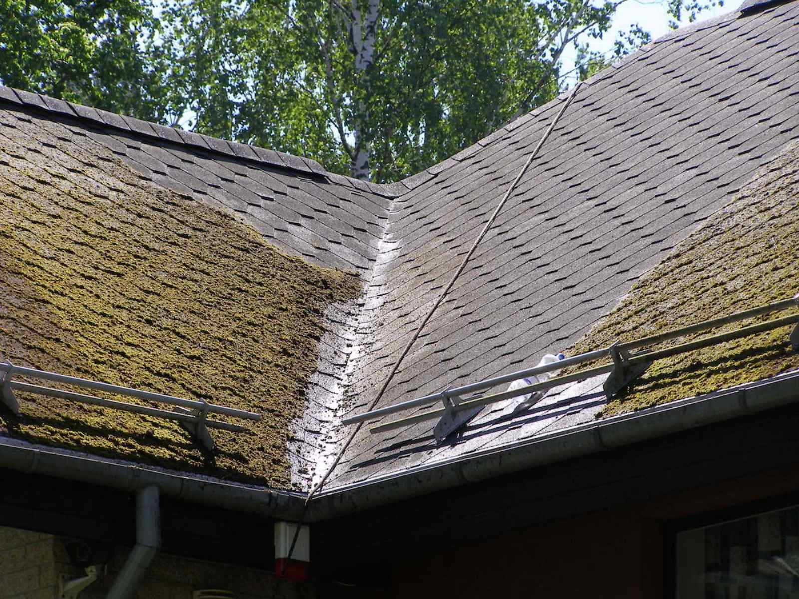 Очистка крыши от 5 руб.кв.м - фотография