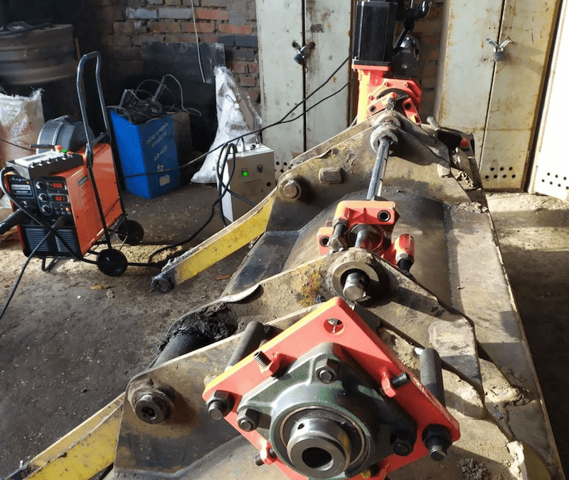 Ремонт погрузчиков и тракторов, расточно-наплавочные работы, токарные работы в Гродно - фотография