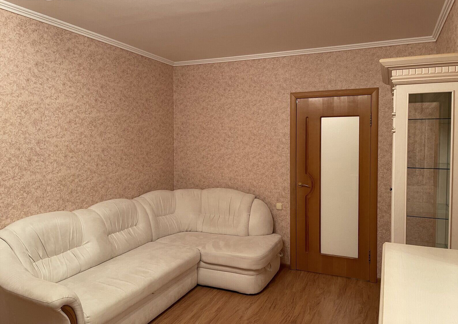 Сдам 3-х комнатную квартиру с мебелью и техникой на длительный срок в спальном районе - фотография