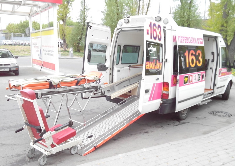 Специализированный транспорт для перевозки лежачих больных - фотография