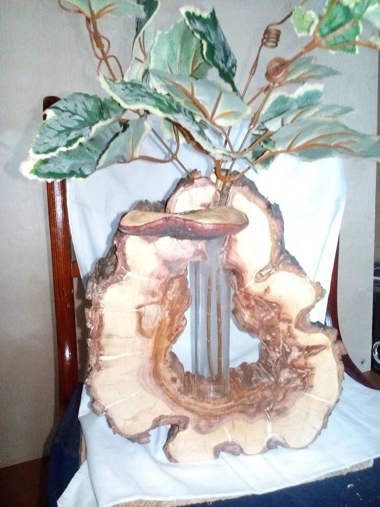 Декоративные вазы , пано ручной работы из дерева - фотография