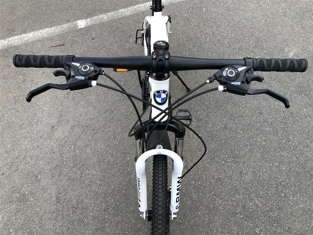 Велосипед на литых дисках BMW M-Power - фотография
