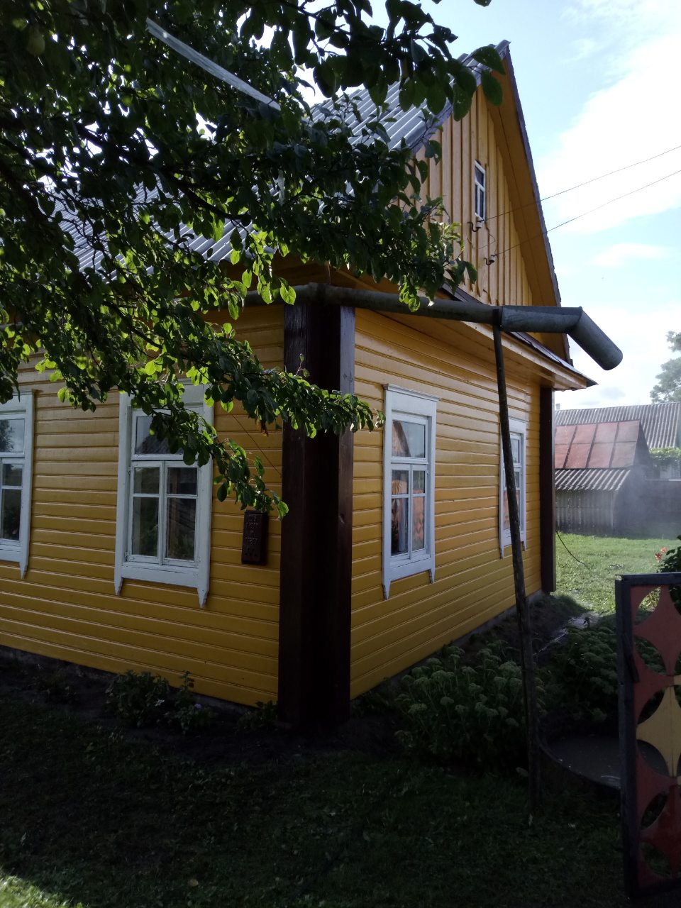 Покраска всех типов деревянных домов в Новогрудке. Мойка крыш  - фотография