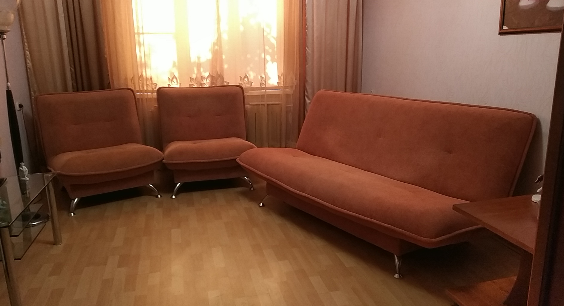 Мягкий уголок: диван и 2 кресла - фотография