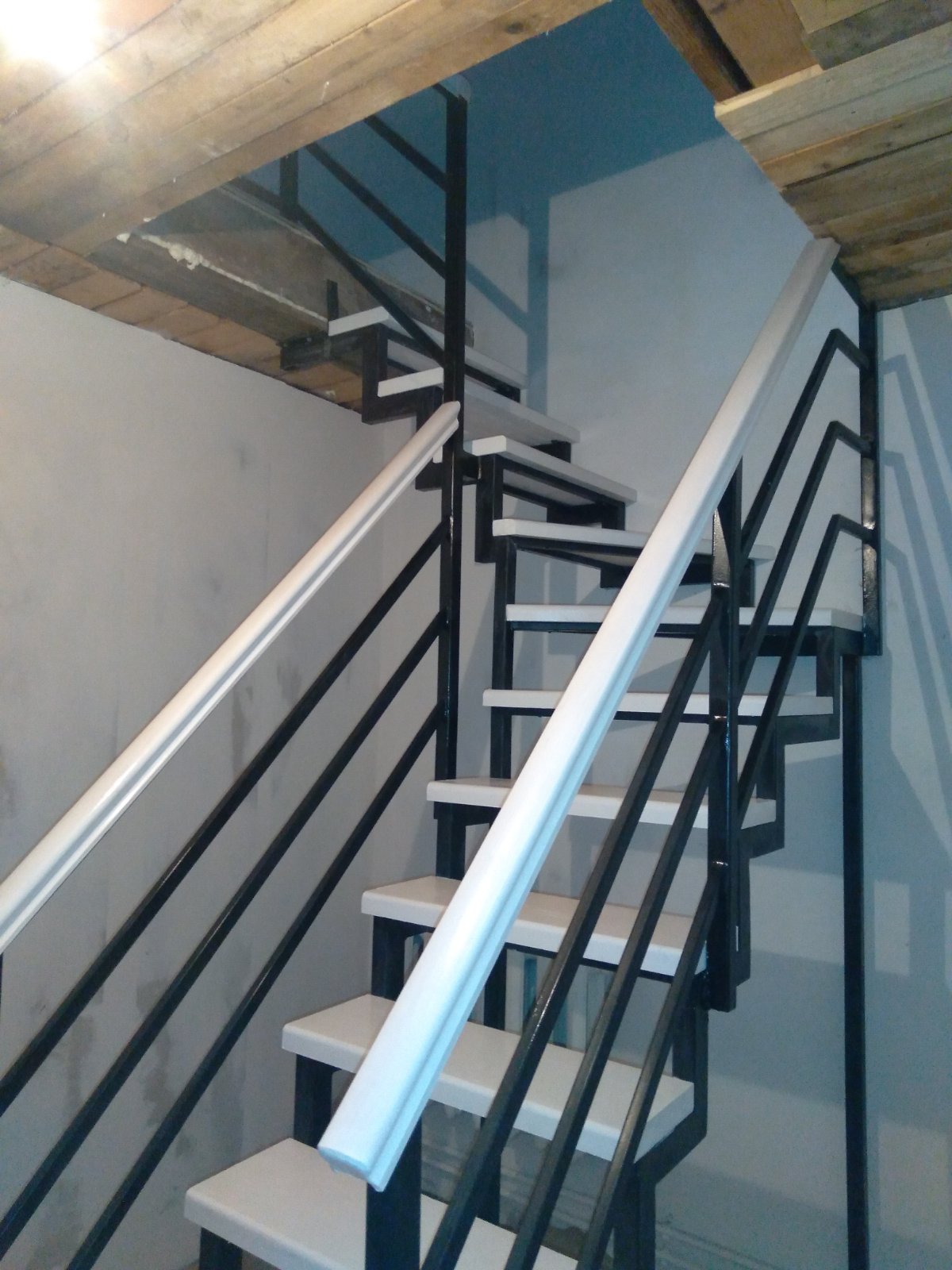 Установка лестниц из металлоконструкций  - фотография