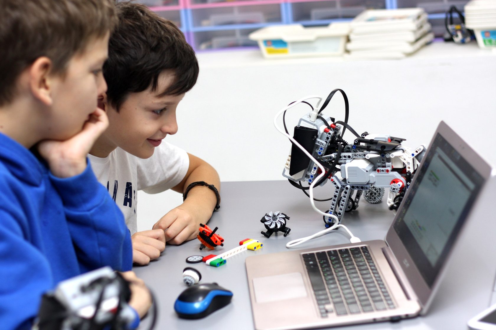 Компьютерные курсы робототехники LEGO для детей - фотография