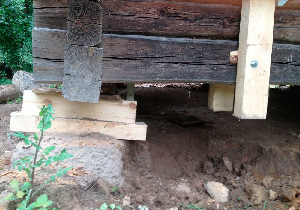 Замена фундамента под деревянные и каркасные дома, ремонт старых домов - фотография