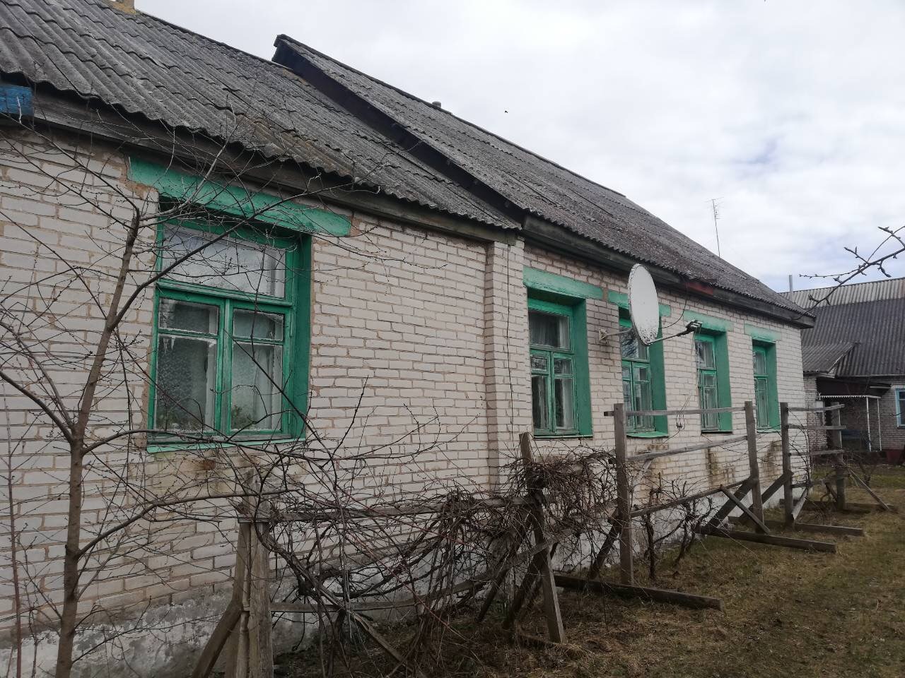 Дом из белого кирпича в г. Столбцы  - фотография