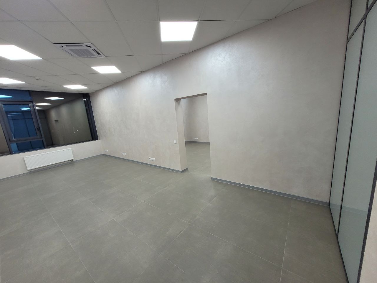 Продается новый офис 95  м2 в БЦ Имперский с парковочными местами  - фотография